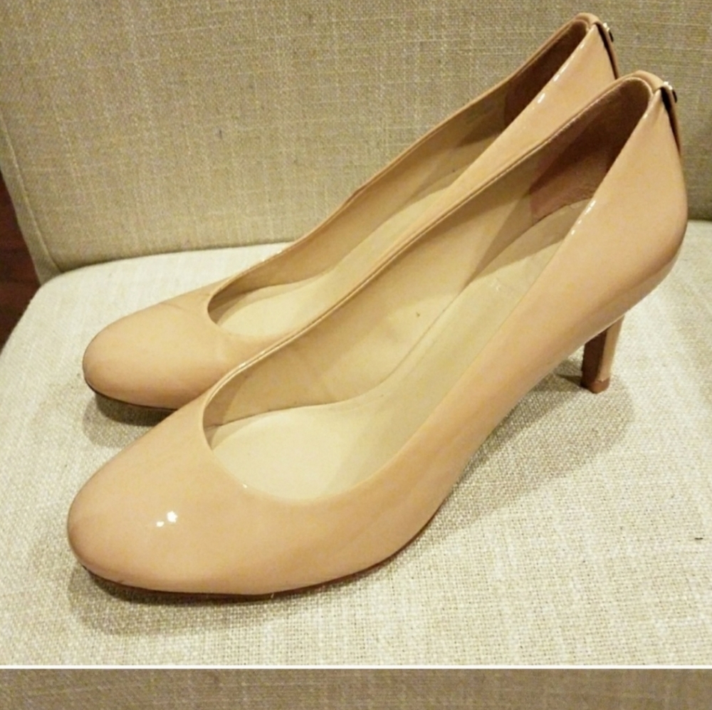 Tory Burch Elegant Nude Patent Leather Pumps*FREE Solar Powered Dancing Toys